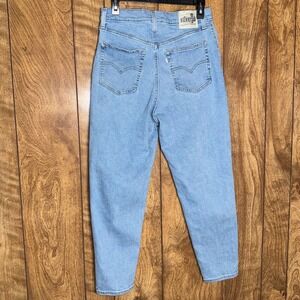 Levis SilverTab Mom Jeans Light Wash Distressed High Rise W30 L27 A3699-0000